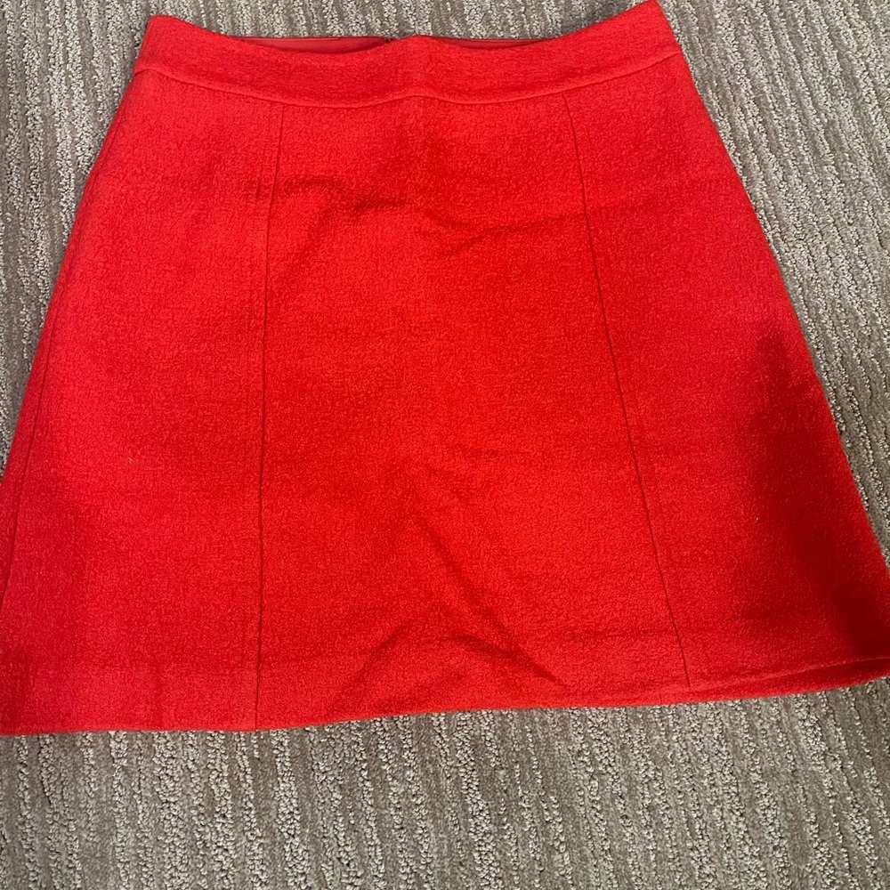 Lightly worn Ann Taylor petite rusty red skirt. Size 8P
